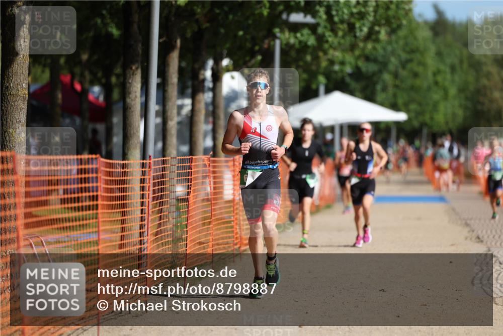 07.09.2025 - 19. Norderstedt Triathlon Michael Strokosch http://msf.ph/oto/8798887 07.09.2025 10:55:31 Laufen 637, 661, 680 meine-sportfotos.de
