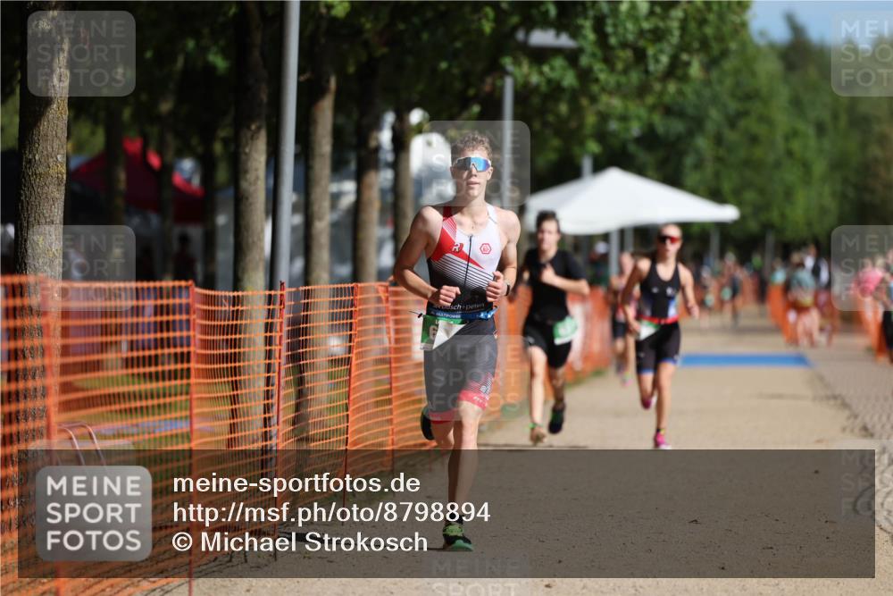 07.09.2025 - 19. Norderstedt Triathlon Michael Strokosch http://msf.ph/oto/8798894 07.09.2025 10:55:31 Laufen 637, 661, 680 meine-sportfotos.de