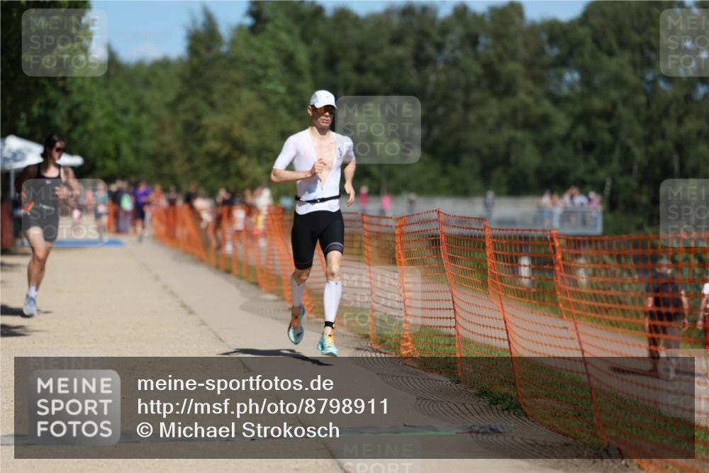 07.09.2025 - 19. Norderstedt Triathlon Michael Strokosch http://msf.ph/oto/8798911 07.09.2025 13:06:15 Laufen 272, 1216, 1366 meine-sportfotos.de