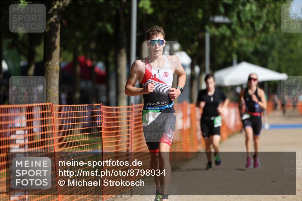 07.09.2025 - 19. Norderstedt Triathlon Michael Strokosch http://msf.ph/oto/8798934 07.09.2025 10:55:33 Laufen 637, 661, 680 meine-sportfotos.de
