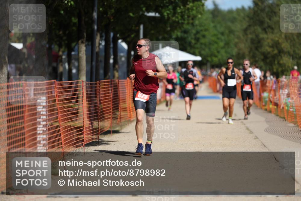 07.09.2025 - 19. Norderstedt Triathlon Michael Strokosch http://msf.ph/oto/8798982 07.09.2025 12:28:52 Laufen 823, 1358 meine-sportfotos.de