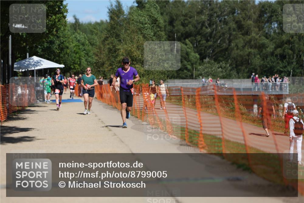 07.09.2025 - 19. Norderstedt Triathlon Michael Strokosch http://msf.ph/oto/8799005 07.09.2025 13:06:28 Laufen 1283 meine-sportfotos.de