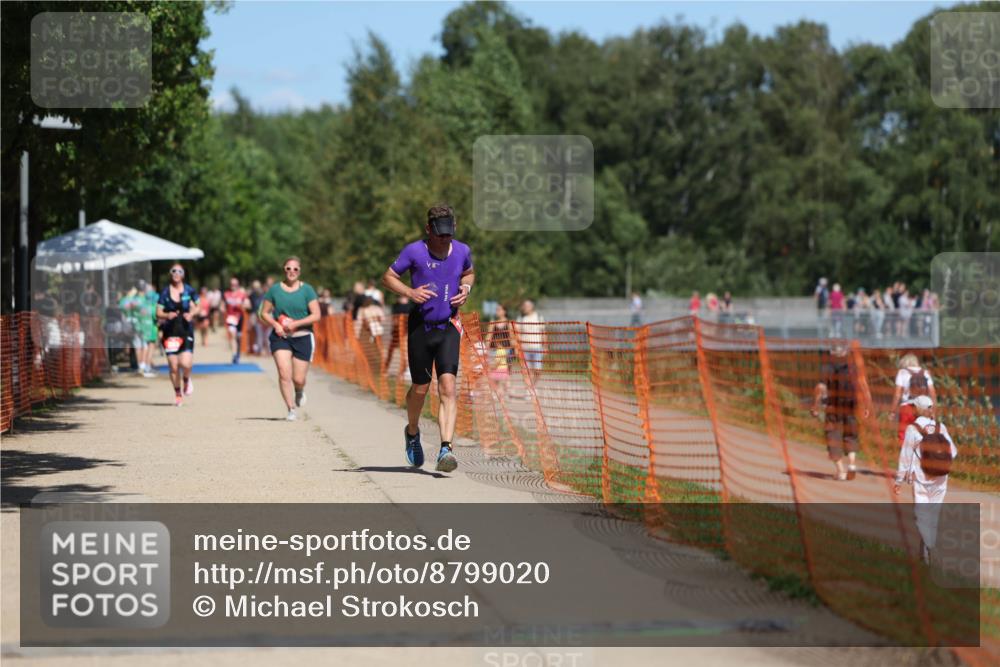 07.09.2025 - 19. Norderstedt Triathlon Michael Strokosch http://msf.ph/oto/8799020 07.09.2025 13:06:29 Laufen 1283 meine-sportfotos.de