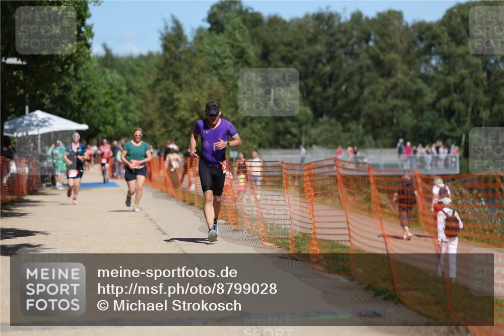 07.09.2025 - 19. Norderstedt Triathlon Michael Strokosch http://msf.ph/oto/8799028 07.09.2025 13:06:29 Laufen 1283 meine-sportfotos.de