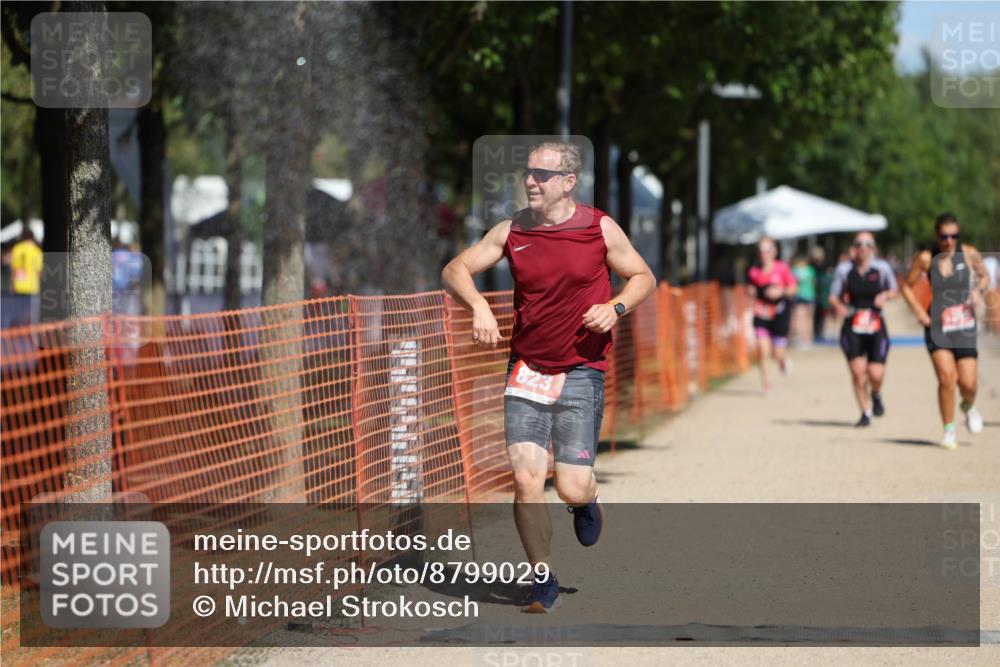 07.09.2025 - 19. Norderstedt Triathlon Michael Strokosch http://msf.ph/oto/8799029 07.09.2025 12:28:53 Laufen 267, 823, 1358 meine-sportfotos.de