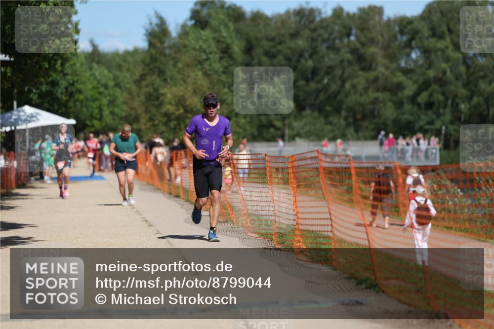 07.09.2025 - 19. Norderstedt Triathlon Michael Strokosch http://msf.ph/oto/8799044 07.09.2025 13:06:29 Laufen 1283 meine-sportfotos.de