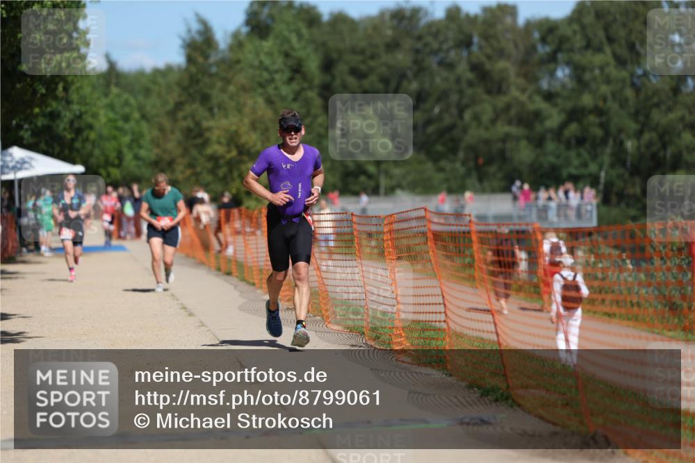 07.09.2025 - 19. Norderstedt Triathlon Michael Strokosch http://msf.ph/oto/8799061 07.09.2025 13:06:30 Laufen 305, 1283 meine-sportfotos.de