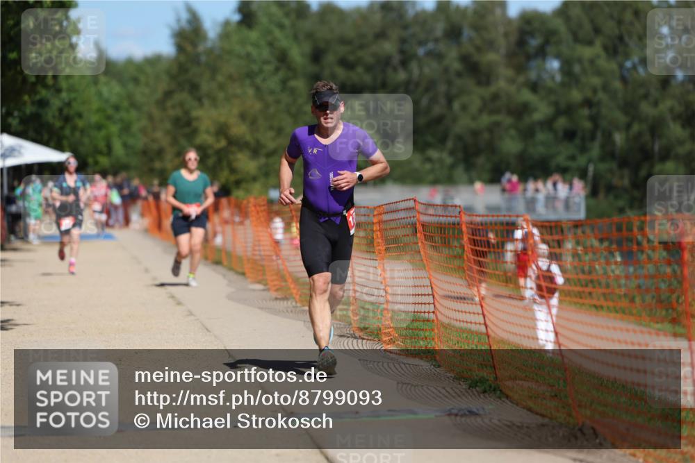 07.09.2025 - 19. Norderstedt Triathlon Michael Strokosch http://msf.ph/oto/8799093 07.09.2025 13:06:31 Laufen 305, 1283 meine-sportfotos.de