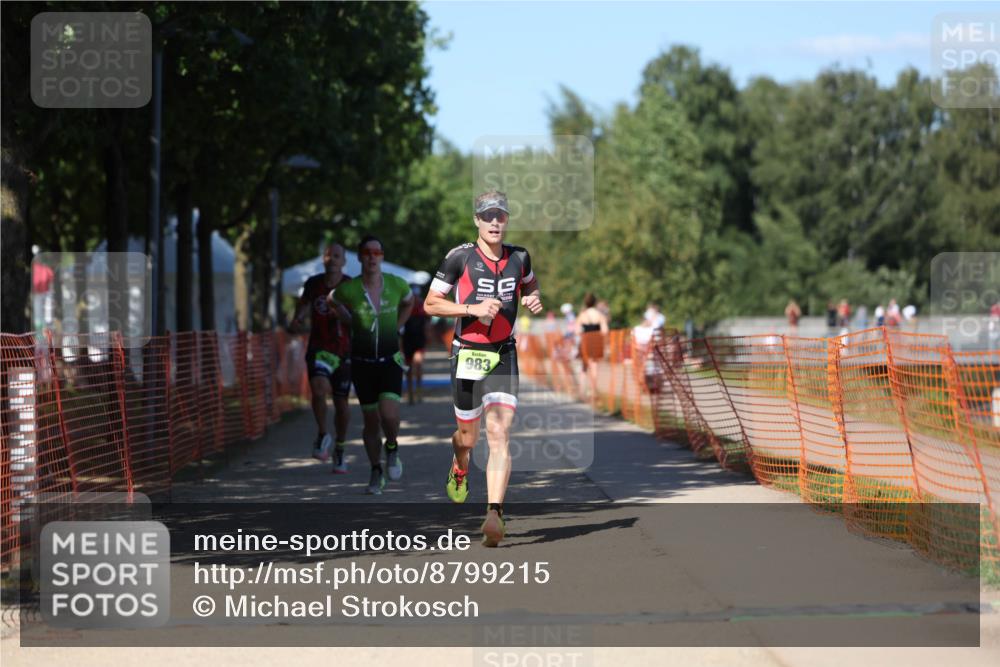 07.09.2025 - 19. Norderstedt Triathlon Michael Strokosch http://msf.ph/oto/8799215 07.09.2025 14:47:33 Laufen 962, 983, 1004 meine-sportfotos.de