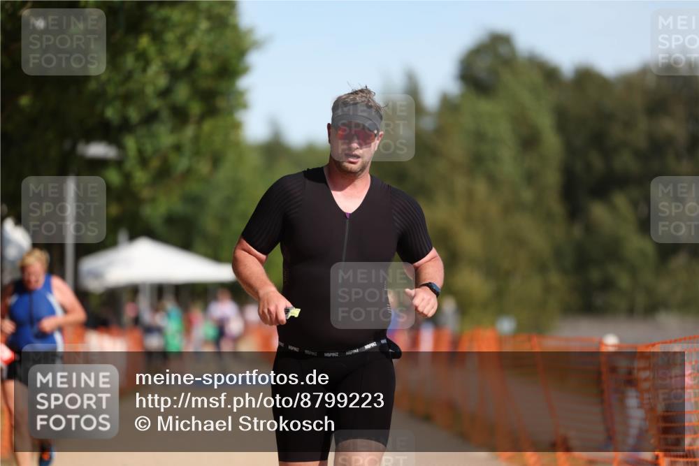 07.09.2025 - 19. Norderstedt Triathlon Michael Strokosch http://msf.ph/oto/8799223 07.09.2025 11:59:14 Laufen 229, 281, 760 meine-sportfotos.de