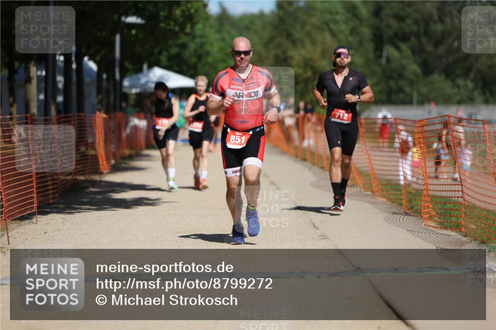 07.09.2025 - 19. Norderstedt Triathlon Michael Strokosch http://msf.ph/oto/8799272 07.09.2025 13:06:50 Laufen 175, 712, 851, 1374 meine-sportfotos.de