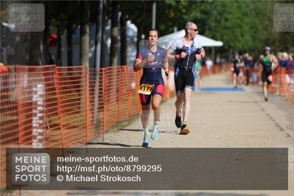 07.09.2025 - 19. Norderstedt Triathlon Michael Strokosch http://msf.ph/oto/8799295 07.09.2025 11:59:33 Laufen 296, 1177 meine-sportfotos.de