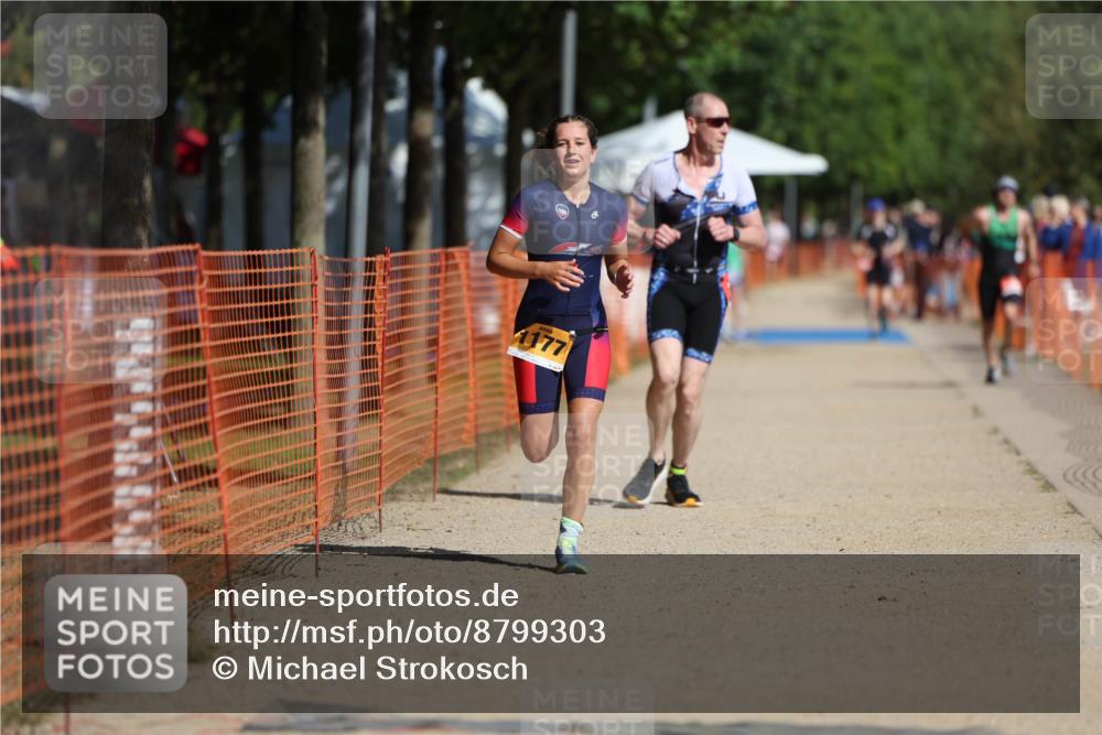 07.09.2025 - 19. Norderstedt Triathlon Michael Strokosch http://msf.ph/oto/8799303 07.09.2025 11:59:33 Laufen 296, 1177 meine-sportfotos.de