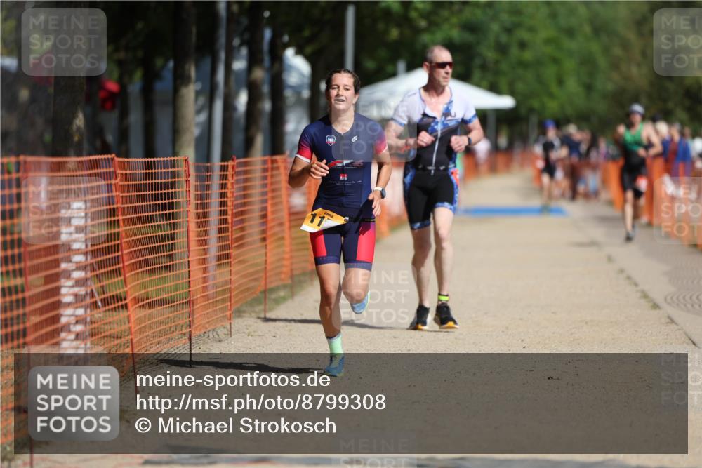 07.09.2025 - 19. Norderstedt Triathlon Michael Strokosch http://msf.ph/oto/8799308 07.09.2025 11:59:33 Laufen 296, 1177 meine-sportfotos.de