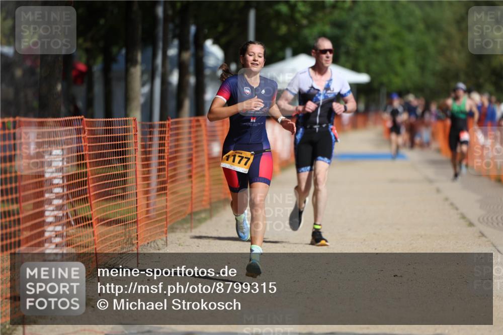 07.09.2025 - 19. Norderstedt Triathlon Michael Strokosch http://msf.ph/oto/8799315 07.09.2025 11:59:34 Laufen 296, 1177 meine-sportfotos.de