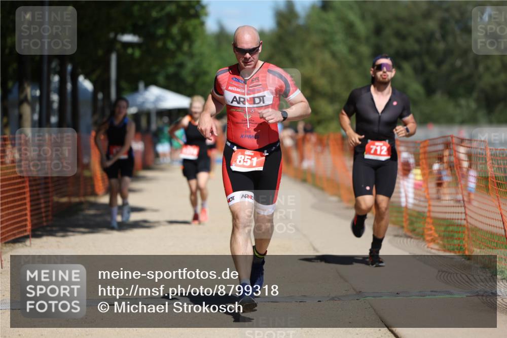 07.09.2025 - 19. Norderstedt Triathlon Michael Strokosch http://msf.ph/oto/8799318 07.09.2025 13:06:52 Laufen 175, 712, 851, 1374 meine-sportfotos.de