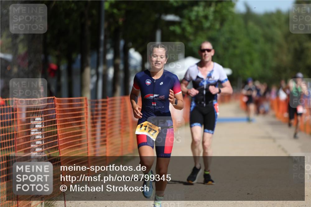 07.09.2025 - 19. Norderstedt Triathlon Michael Strokosch http://msf.ph/oto/8799345 07.09.2025 11:59:34 Laufen 296, 1177 meine-sportfotos.de