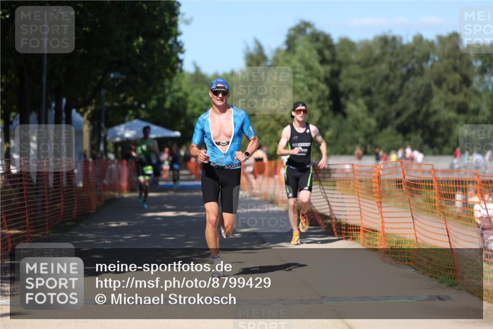 07.09.2025 - 19. Norderstedt Triathlon Michael Strokosch http://msf.ph/oto/8799429 07.09.2025 14:48:05 Laufen 880, 995, 1003 meine-sportfotos.de