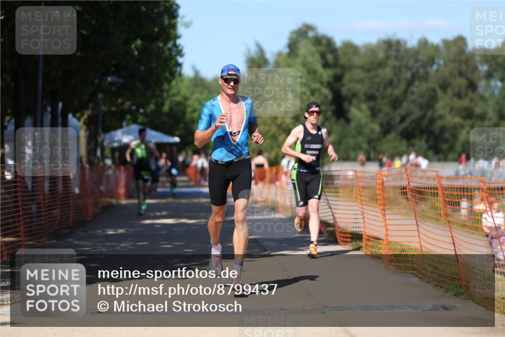 07.09.2025 - 19. Norderstedt Triathlon Michael Strokosch http://msf.ph/oto/8799437 07.09.2025 14:48:05 Laufen 880, 995, 1003 meine-sportfotos.de