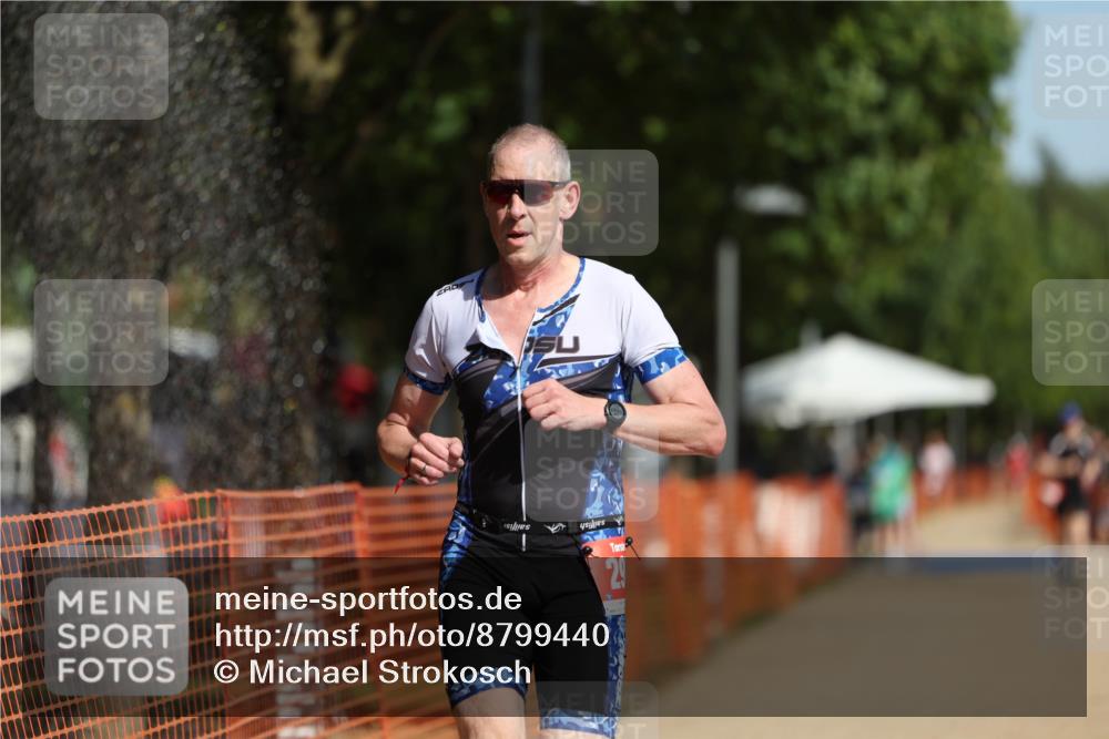 07.09.2025 - 19. Norderstedt Triathlon Michael Strokosch http://msf.ph/oto/8799440 07.09.2025 11:59:38 Laufen 296, 1177, 1383 meine-sportfotos.de