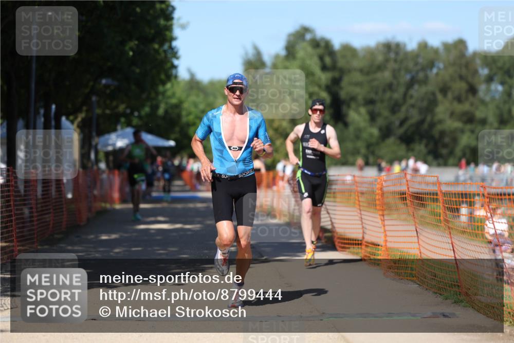 07.09.2025 - 19. Norderstedt Triathlon Michael Strokosch http://msf.ph/oto/8799444 07.09.2025 14:48:06 Laufen 880, 995, 1003 meine-sportfotos.de