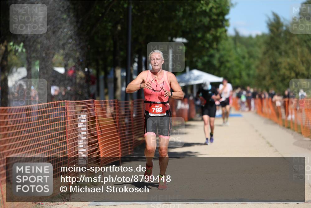 07.09.2025 - 19. Norderstedt Triathlon Michael Strokosch http://msf.ph/oto/8799448 07.09.2025 13:07:03 Laufen 183, 798 meine-sportfotos.de