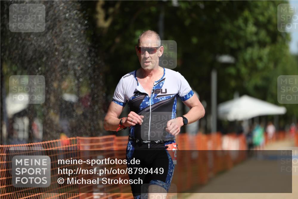 07.09.2025 - 19. Norderstedt Triathlon Michael Strokosch http://msf.ph/oto/8799449 07.09.2025 11:59:38 Laufen 296, 1177, 1383 meine-sportfotos.de