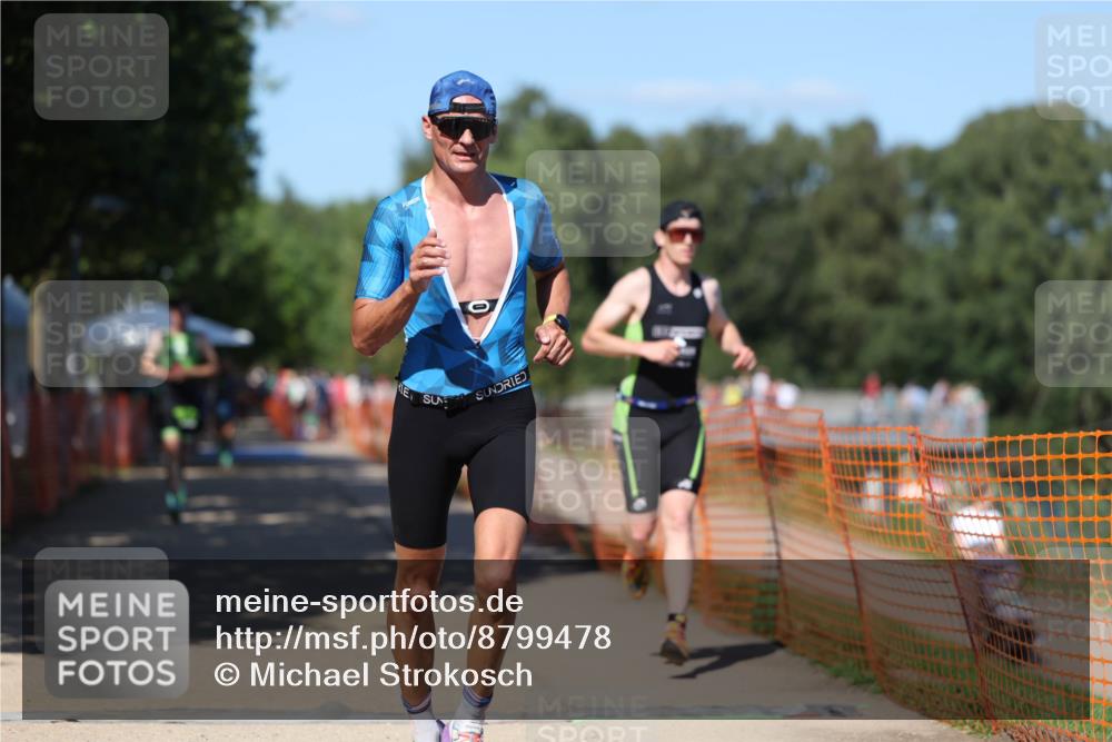 07.09.2025 - 19. Norderstedt Triathlon Michael Strokosch http://msf.ph/oto/8799478 07.09.2025 14:48:07 Laufen 880, 995, 1003 meine-sportfotos.de