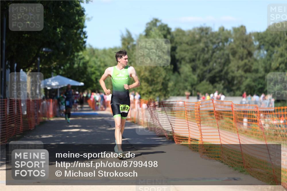 07.09.2025 - 19. Norderstedt Triathlon Michael Strokosch http://msf.ph/oto/8799498 07.09.2025 14:48:11 Laufen 880, 995, 1003 meine-sportfotos.de