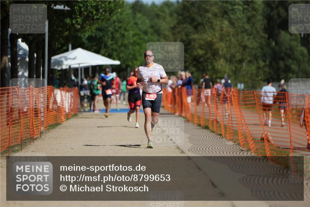 07.09.2025 - 19. Norderstedt Triathlon Michael Strokosch http://msf.ph/oto/8799653 07.09.2025 12:00:13 Laufen 1253 meine-sportfotos.de