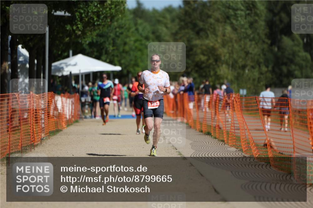 07.09.2025 - 19. Norderstedt Triathlon Michael Strokosch http://msf.ph/oto/8799665 07.09.2025 12:00:13 Laufen 1253 meine-sportfotos.de