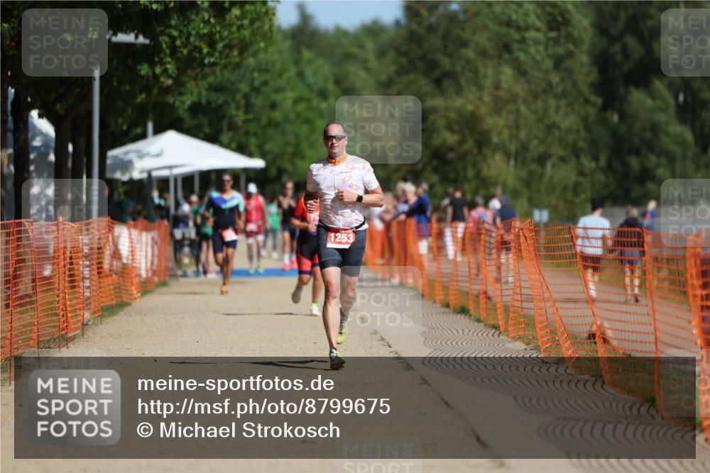 07.09.2025 - 19. Norderstedt Triathlon Michael Strokosch http://msf.ph/oto/8799675 07.09.2025 12:00:13 Laufen 1253 meine-sportfotos.de