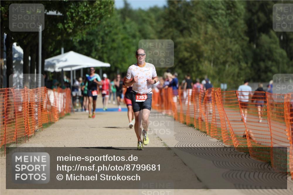 07.09.2025 - 19. Norderstedt Triathlon Michael Strokosch http://msf.ph/oto/8799681 07.09.2025 12:00:14 Laufen 1253 meine-sportfotos.de