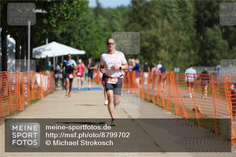 07.09.2025 - 19. Norderstedt Triathlon Michael Strokosch http://msf.ph/oto/8799702 07.09.2025 12:00:14 Laufen 1253 meine-sportfotos.de