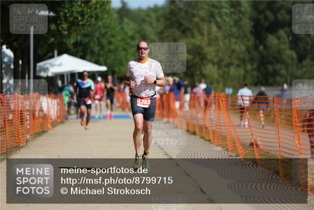 07.09.2025 - 19. Norderstedt Triathlon Michael Strokosch http://msf.ph/oto/8799715 07.09.2025 12:00:15 Laufen 1253 meine-sportfotos.de