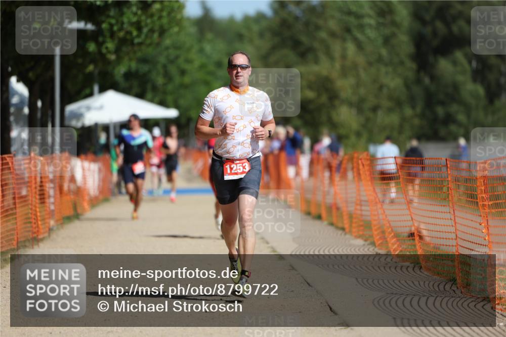 07.09.2025 - 19. Norderstedt Triathlon Michael Strokosch http://msf.ph/oto/8799722 07.09.2025 12:00:16 Laufen 1253 meine-sportfotos.de
