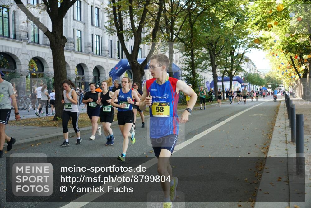 07.09.2025 - BARMER Alsterlauf Yannick Fuchs http://msf.ph/oto/8799804 07.09.2025 11:47:59 Laufen 1166, 1110, 1108, 58 meine-sportfotos.de