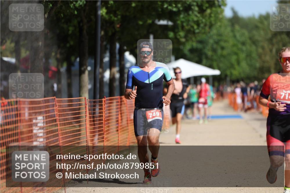 07.09.2025 - 19. Norderstedt Triathlon Michael Strokosch http://msf.ph/oto/8799851 07.09.2025 12:00:23 Laufen 714, 749, 1184, 1253 meine-sportfotos.de