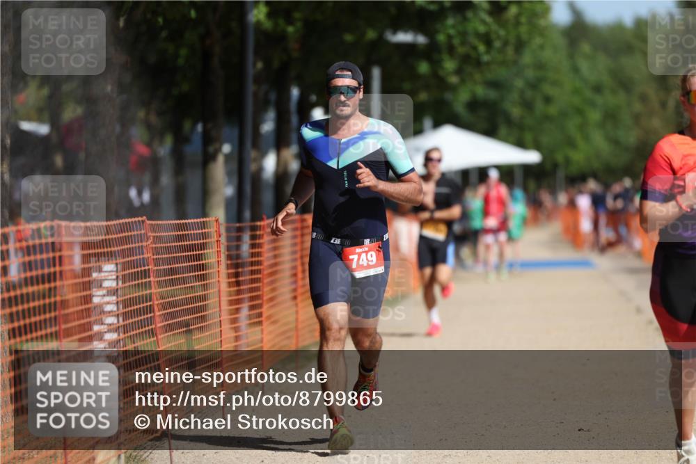 07.09.2025 - 19. Norderstedt Triathlon Michael Strokosch http://msf.ph/oto/8799865 07.09.2025 12:00:24 Laufen 714, 749, 1184 meine-sportfotos.de