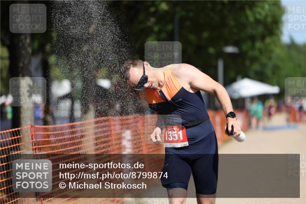 07.09.2025 - 19. Norderstedt Triathlon Michael Strokosch http://msf.ph/oto/8799874 07.09.2025 12:29:40 Laufen 1350, 1351 meine-sportfotos.de