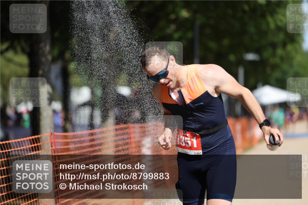 07.09.2025 - 19. Norderstedt Triathlon Michael Strokosch http://msf.ph/oto/8799883 07.09.2025 12:29:41 Laufen 1350, 1351 meine-sportfotos.de