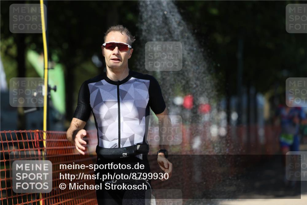 07.09.2025 - 19. Norderstedt Triathlon Michael Strokosch http://msf.ph/oto/8799930 07.09.2025 14:48:51 Laufen 965, 999, 1018 meine-sportfotos.de