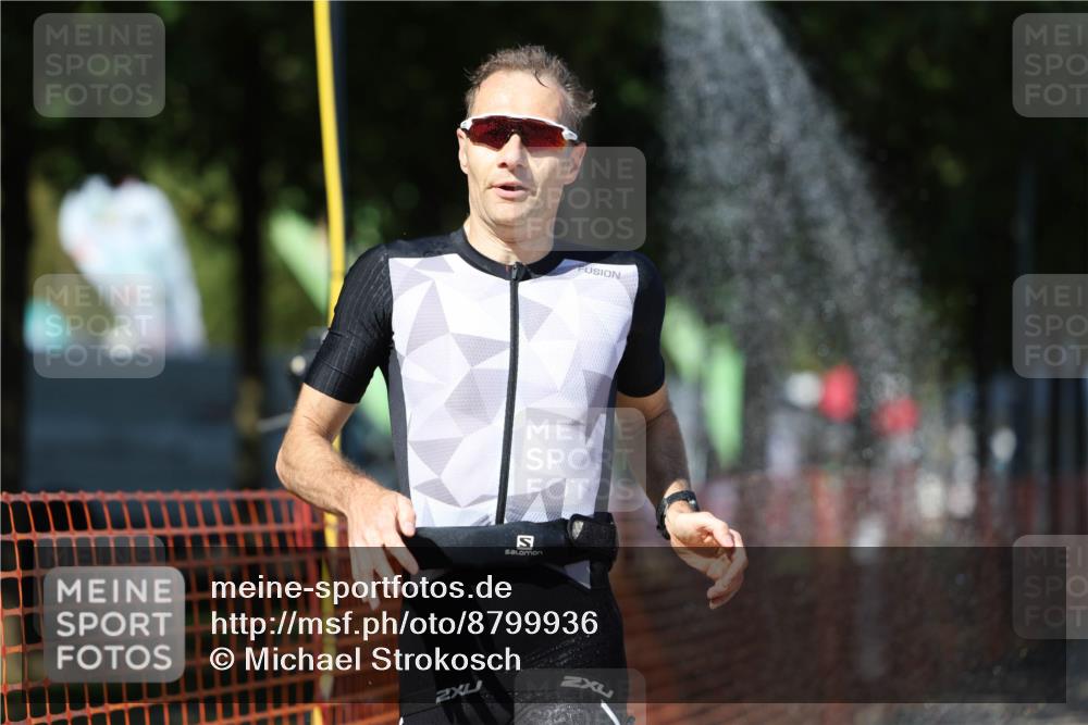 07.09.2025 - 19. Norderstedt Triathlon Michael Strokosch http://msf.ph/oto/8799936 07.09.2025 14:48:51 Laufen 965, 999, 1018 meine-sportfotos.de