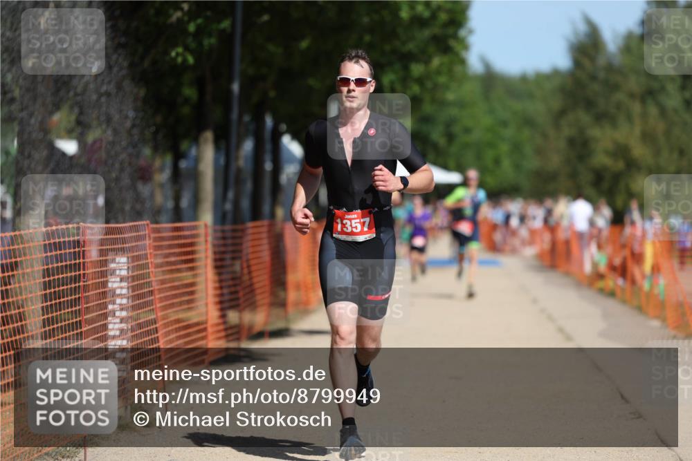 07.09.2025 - 19. Norderstedt Triathlon Michael Strokosch http://msf.ph/oto/8799949 07.09.2025 12:29:59 Laufen 261, 279, 1357 meine-sportfotos.de