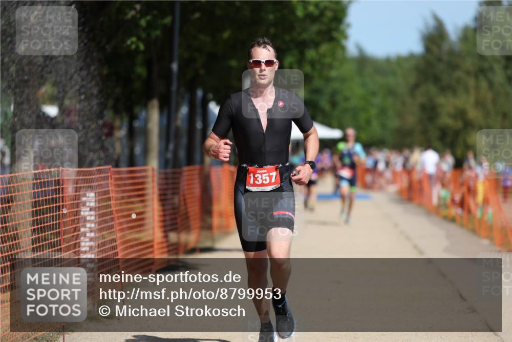 07.09.2025 - 19. Norderstedt Triathlon Michael Strokosch http://msf.ph/oto/8799953 07.09.2025 12:29:59 Laufen 261, 279, 1357 meine-sportfotos.de