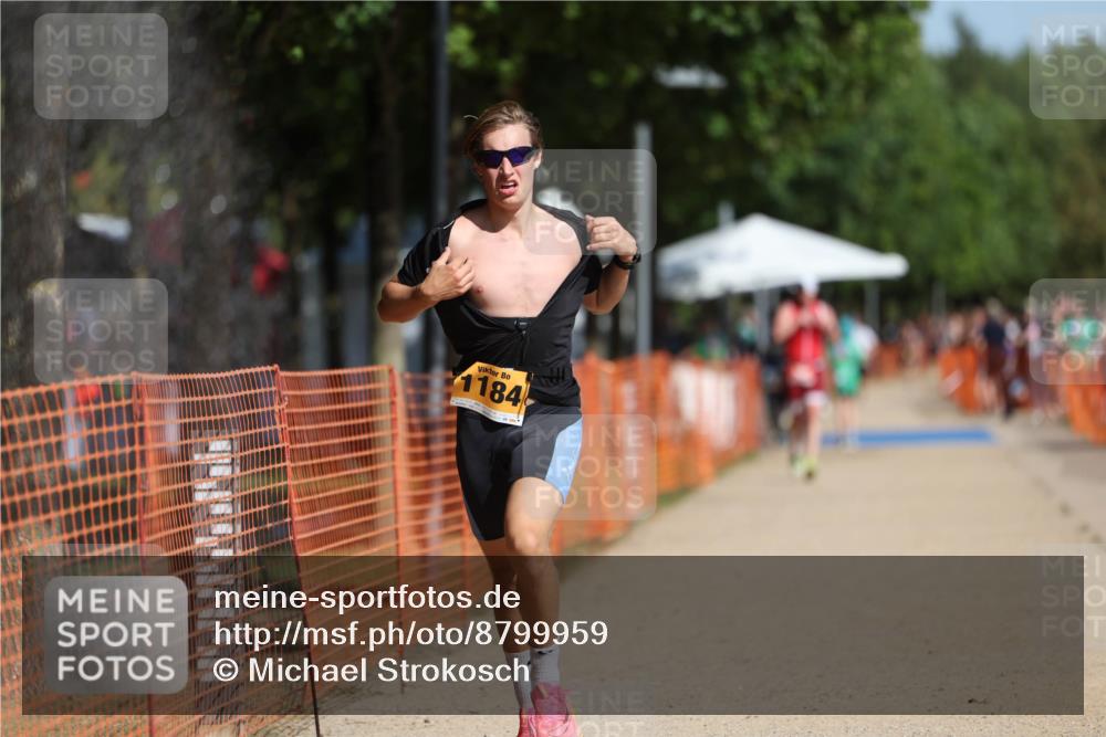 07.09.2025 - 19. Norderstedt Triathlon Michael Strokosch http://msf.ph/oto/8799959 07.09.2025 12:00:28 Laufen 714, 749, 1184 meine-sportfotos.de