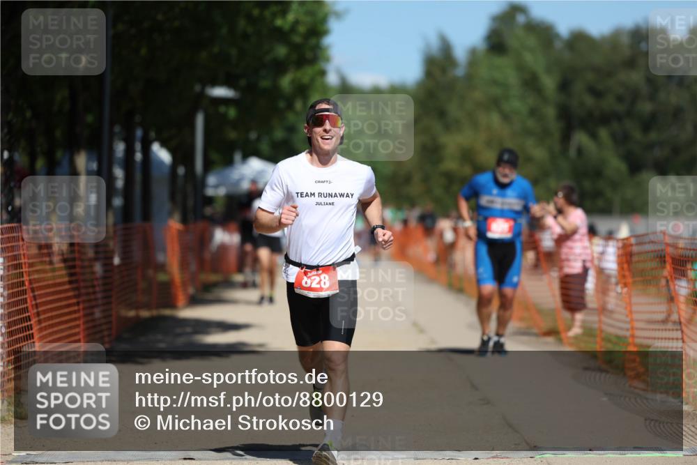 07.09.2025 - 19. Norderstedt Triathlon Michael Strokosch http://msf.ph/oto/8800129 07.09.2025 13:07:51 Laufen 825, 828 meine-sportfotos.de