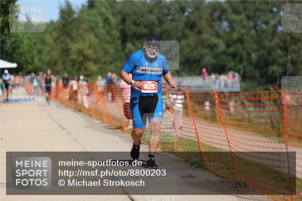 07.09.2025 - 19. Norderstedt Triathlon Michael Strokosch http://msf.ph/oto/8800203 07.09.2025 13:07:54 Laufen 825, 828 meine-sportfotos.de