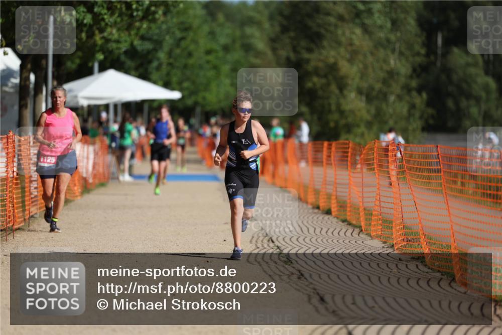 07.09.2025 - 19. Norderstedt Triathlon Michael Strokosch http://msf.ph/oto/8800223 07.09.2025 10:56:59 Laufen 122 meine-sportfotos.de