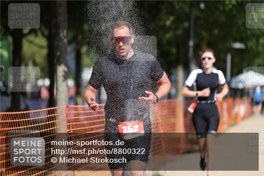 07.09.2025 - 19. Norderstedt Triathlon Michael Strokosch http://msf.ph/oto/8800322 07.09.2025 12:30:19 Laufen 252, 292 meine-sportfotos.de